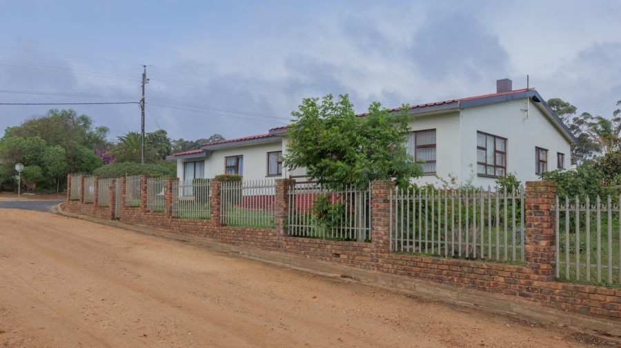 5 Bedroom Property for Sale in Napier Western Cape